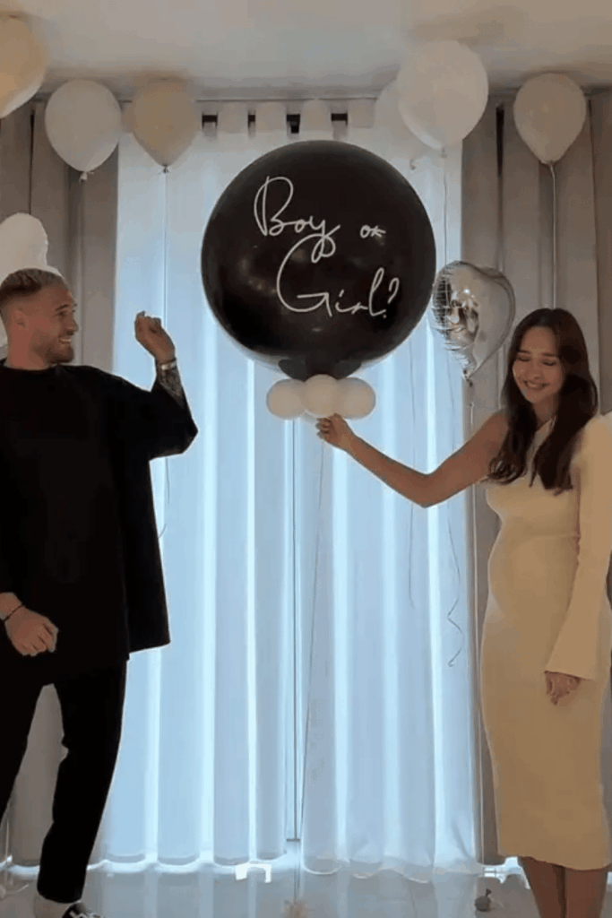 Pop the baloon gender reveal